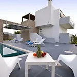 ヴィラ Xenos 1 With Private Swimming Pool Near The Sea