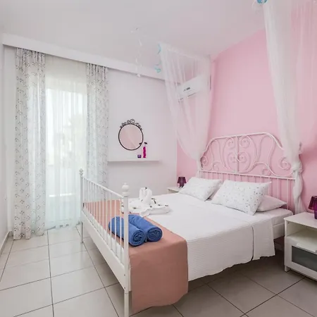 Xenos 1 With Private Swimming Pool, Near The Sea