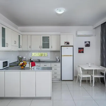 Xenos 1 With Private Swimming Pool, Near The Sea
