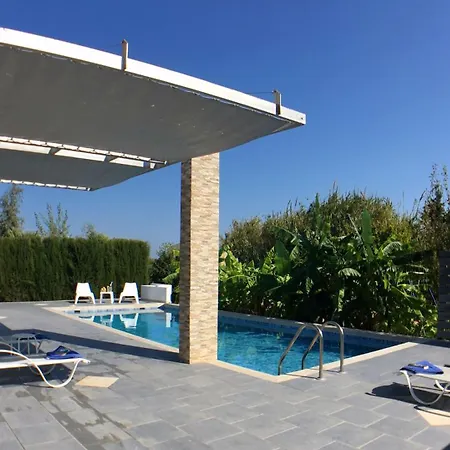Villa Xenos 1 With Private Swimming Pool, Near The Sea