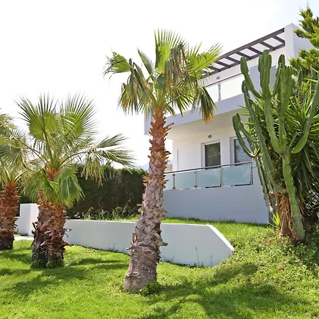 Villa Xenos 1 With Private Swimming Pool, Near The Sea