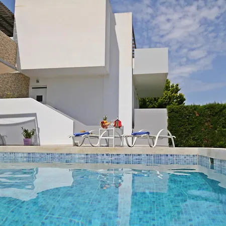Xenos 1 With Private Swimming Pool Near The Sea فيلة Tigaki
